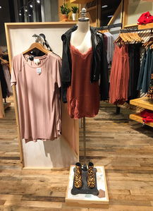 女裝品牌推薦與針紡織品銷售策略